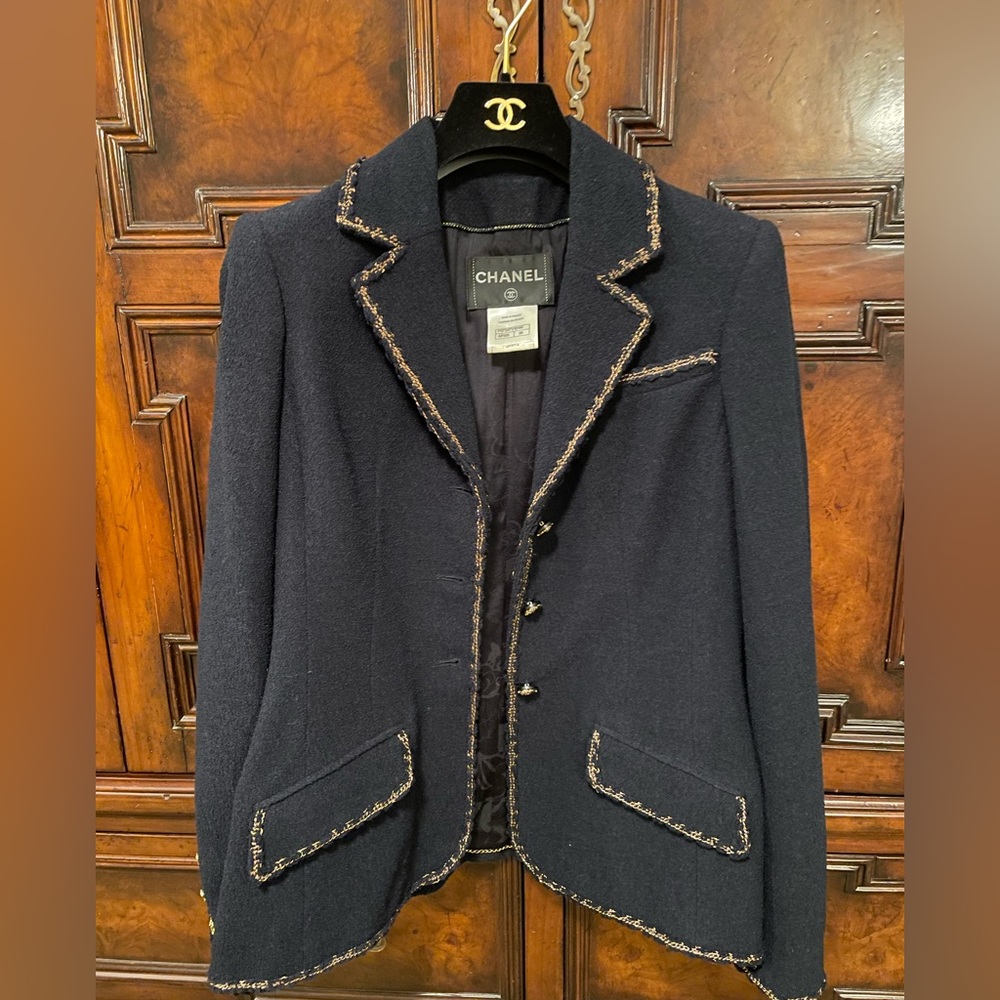 Gorgeous Chanel Navy Blazer Size 38